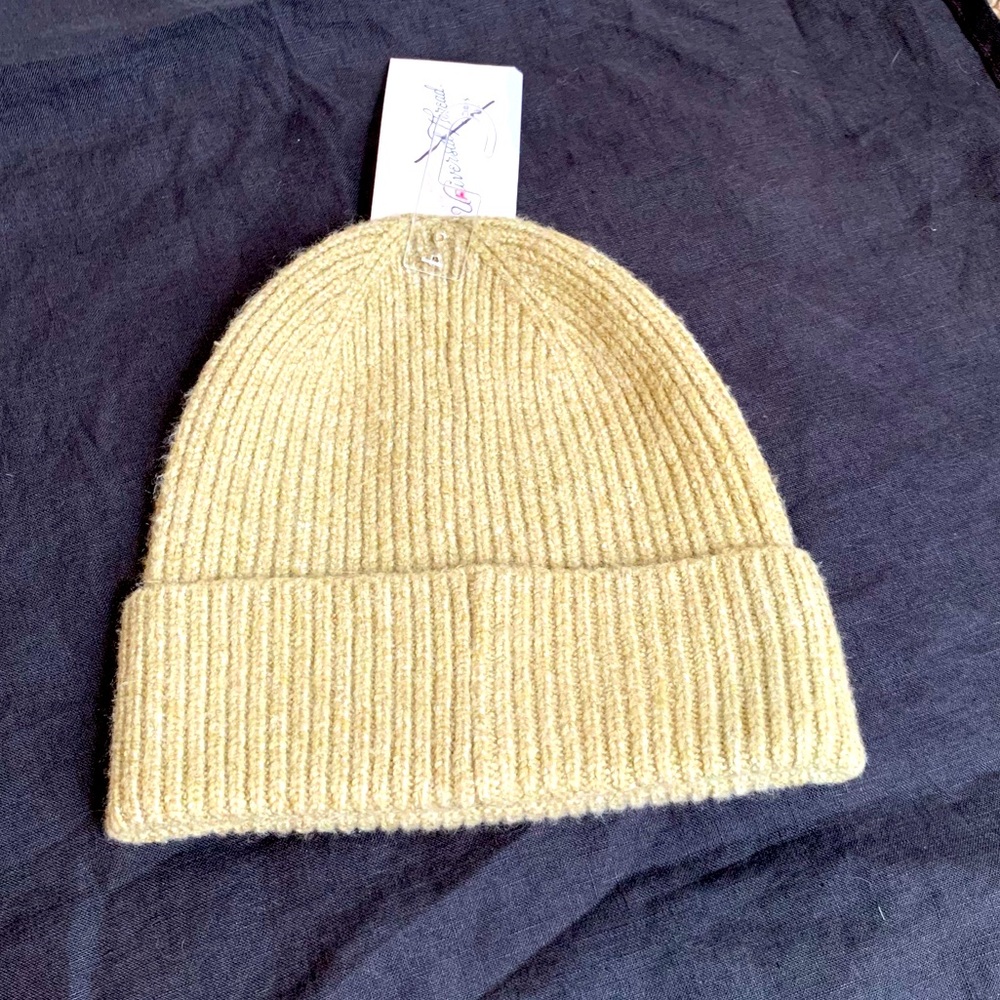 Universal Thread Tan Beanie NEW